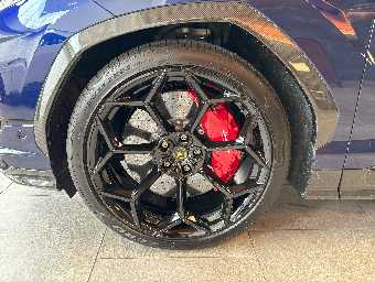 LAMBORGHINI URUS 2023 Image 9