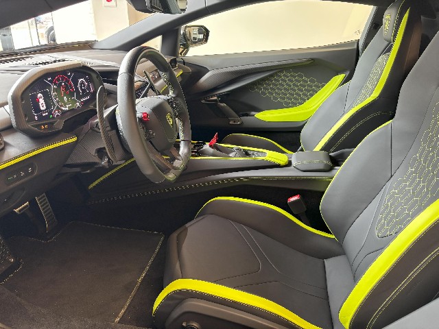 LAMBORGHINI REVUELTO 2024 Image 30