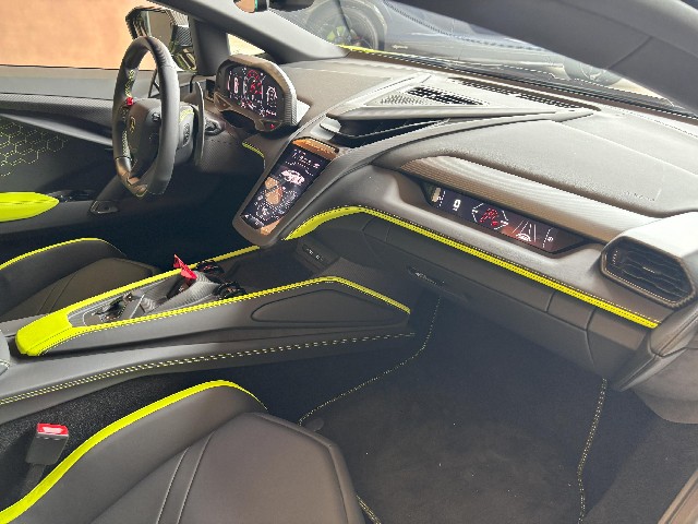 LAMBORGHINI REVUELTO 2024 Image 32