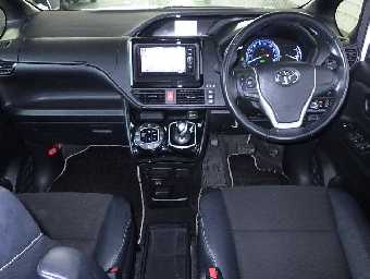 TOYOTA NOAH 2017 Image 4