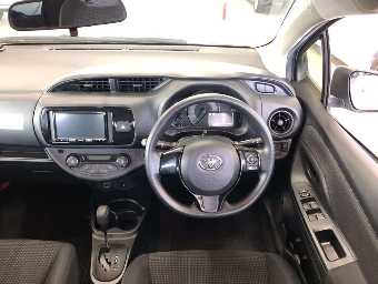 TOYOTA VITZ 2020 Image 6