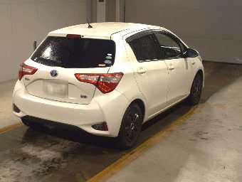 TOYOTA VITZ 2017 Image 2