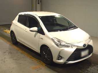 TOYOTA VITZ 2017 Image 3