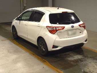TOYOTA VITZ 2017 Image 4