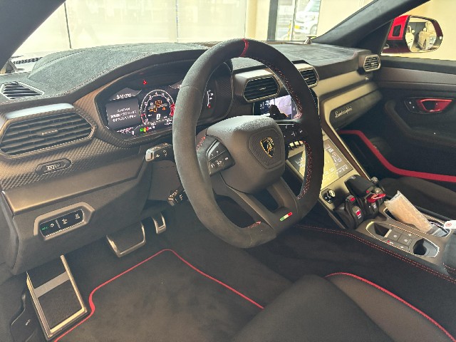 LAMBORGHINI URUS 2023 Image 22