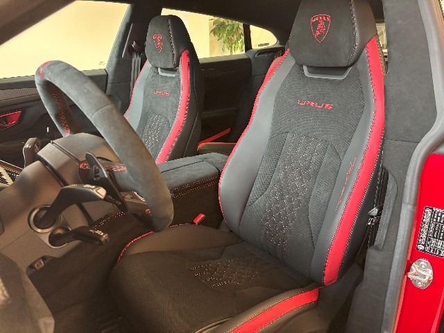 LAMBORGHINI URUS 2023 Image 24