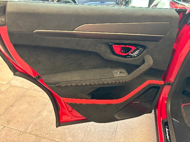 LAMBORGHINI URUS 2023 Image 27