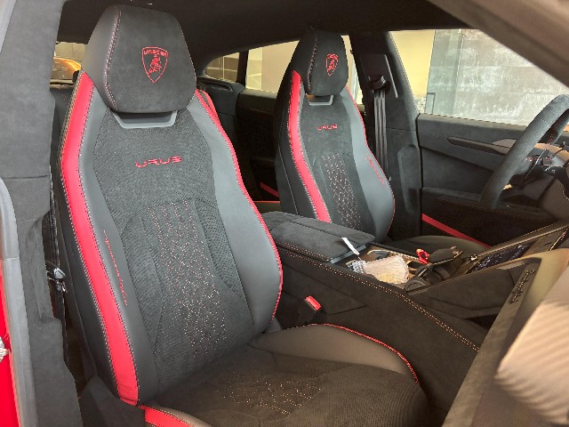 LAMBORGHINI URUS 2023 Image 32