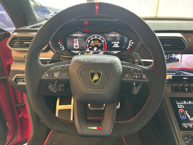 LAMBORGHINI URUS 2023 Image 38