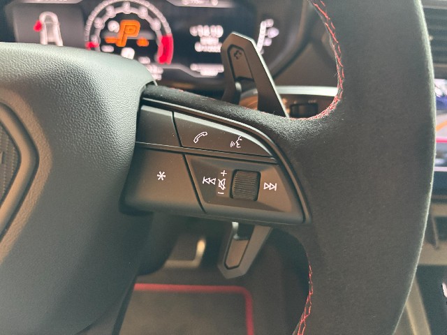 LAMBORGHINI URUS 2023 Image 40