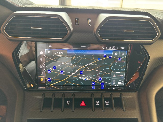 LAMBORGHINI URUS 2023 Image 43