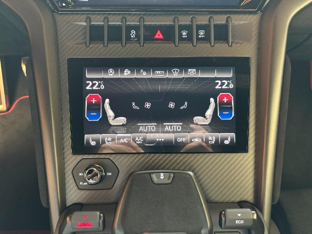 LAMBORGHINI URUS 2023 Image 45