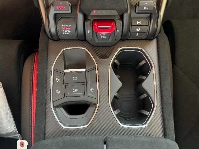 LAMBORGHINI URUS 2023 Image 46