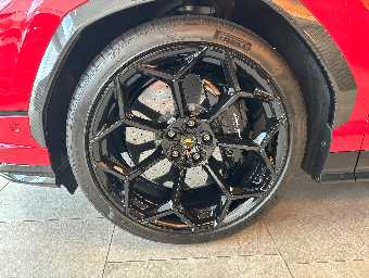 LAMBORGHINI URUS 2023 Image 9