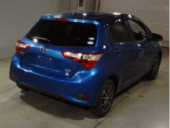 TOYOTA VITZ 2017 Image 2