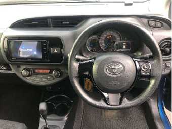 TOYOTA VITZ 2017 Image 6