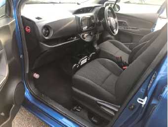 TOYOTA VITZ 2017 Image 9