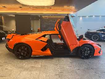 LAMBORGHINI REVUELTO 2024 Image 2