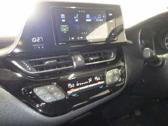 TOYOTA C-HR 2018 Image 3