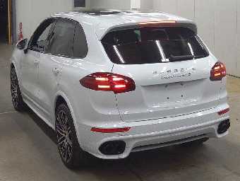 PORSCHE CAYENNE 2016 Image 2