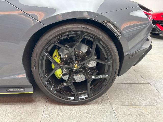 LAMBORGHINI REVUELTO 2024 Image 28