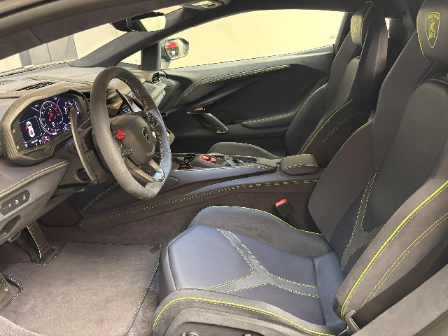 LAMBORGHINI REVUELTO 2024 Image 32