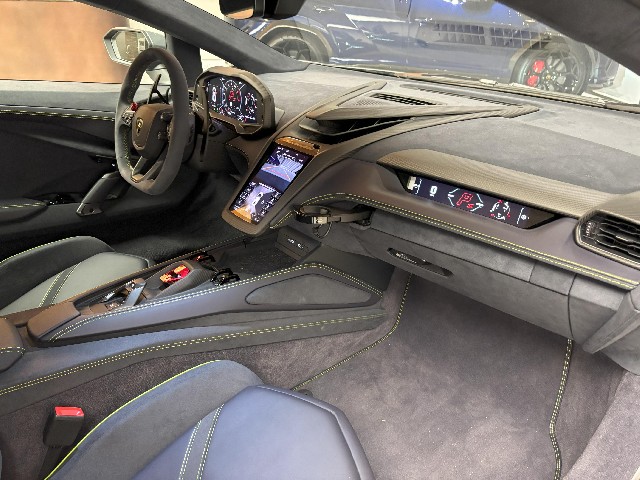 LAMBORGHINI REVUELTO 2024 Image 34