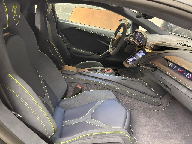 LAMBORGHINI REVUELTO 2024 Image 35