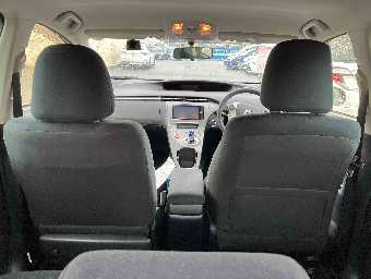 TOYOTA PRIUS 2012 Image 11