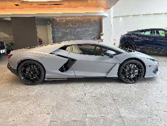LAMBORGHINI REVUELTO 2025 Image 14