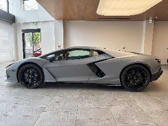 LAMBORGHINI REVUELTO 2025 Image 18