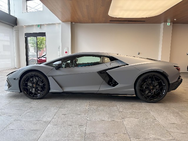 LAMBORGHINI REVUELTO 2025 Image 24