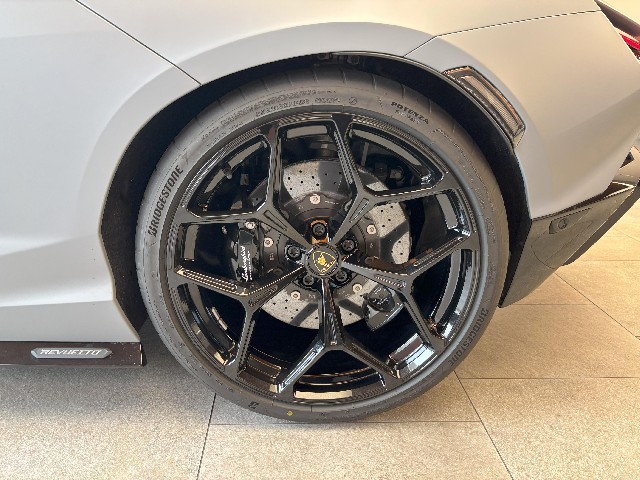 LAMBORGHINI REVUELTO 2025 Image 26