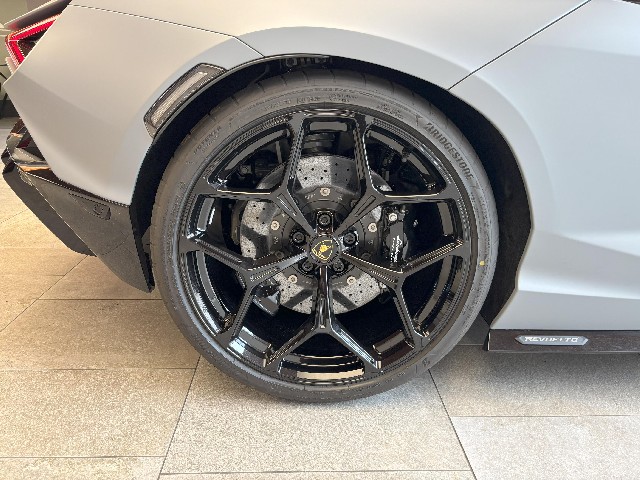 LAMBORGHINI REVUELTO 2025 Image 27