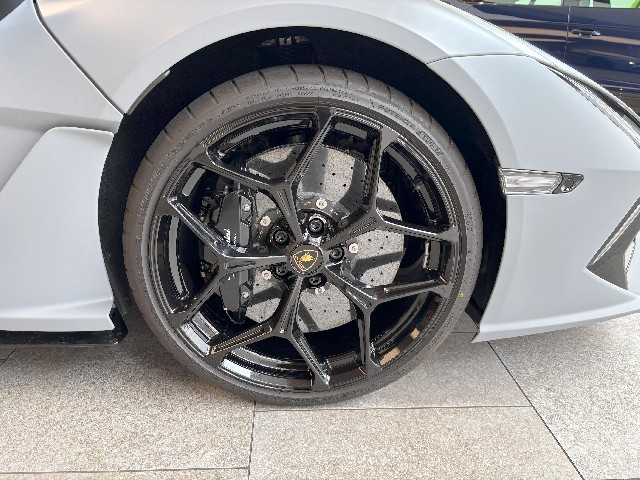 LAMBORGHINI REVUELTO 2025 Image 28