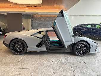 LAMBORGHINI REVUELTO 2025 Image 4
