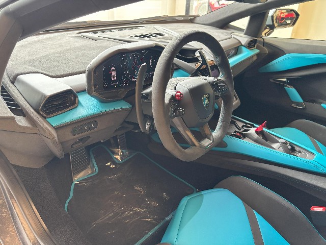 LAMBORGHINI REVUELTO 2025 Image 31
