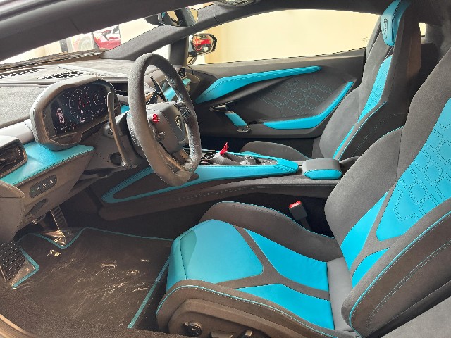 LAMBORGHINI REVUELTO 2025 Image 32