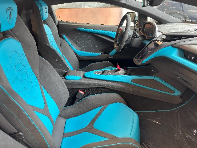 LAMBORGHINI REVUELTO 2025 Image 35