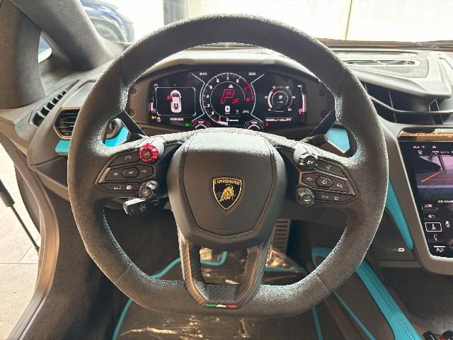 LAMBORGHINI REVUELTO 2025 Image 38