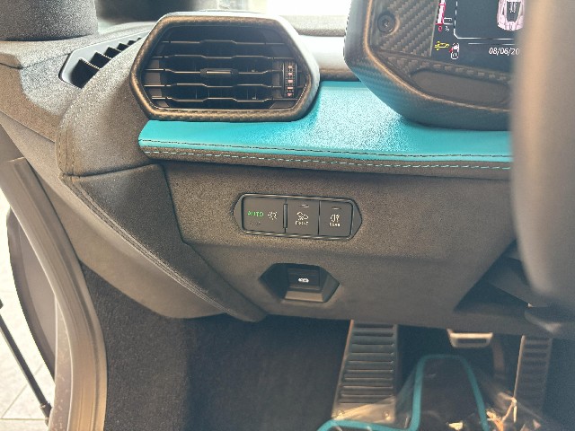 LAMBORGHINI REVUELTO 2025 Image 41