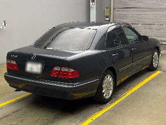 MERCEDES BENZ E CLASS 2002 Image 2