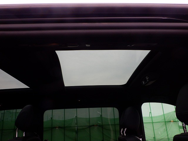 MERCEDES BENZ V CLASS 2018 Image 24