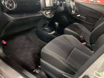 TOYOTA VITZ 2018 Image 12