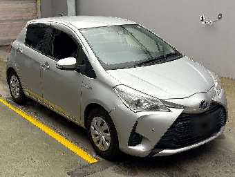TOYOTA VITZ 2018 Image 3