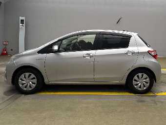 TOYOTA VITZ 2018 Image 5