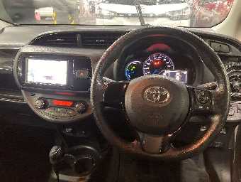 TOYOTA VITZ 2018 Image 8