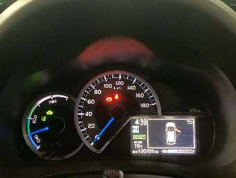 TOYOTA VITZ 2018 Image 9