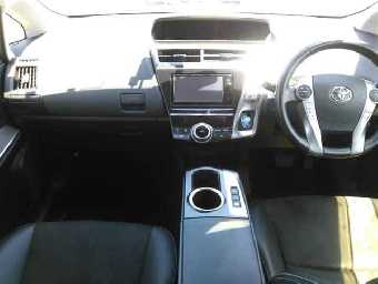 TOYOTA PRIUS ALPHA 2015 Image 8