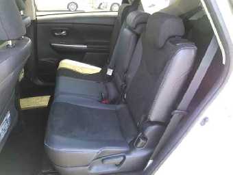 TOYOTA PRIUS ALPHA 2015 Image 9